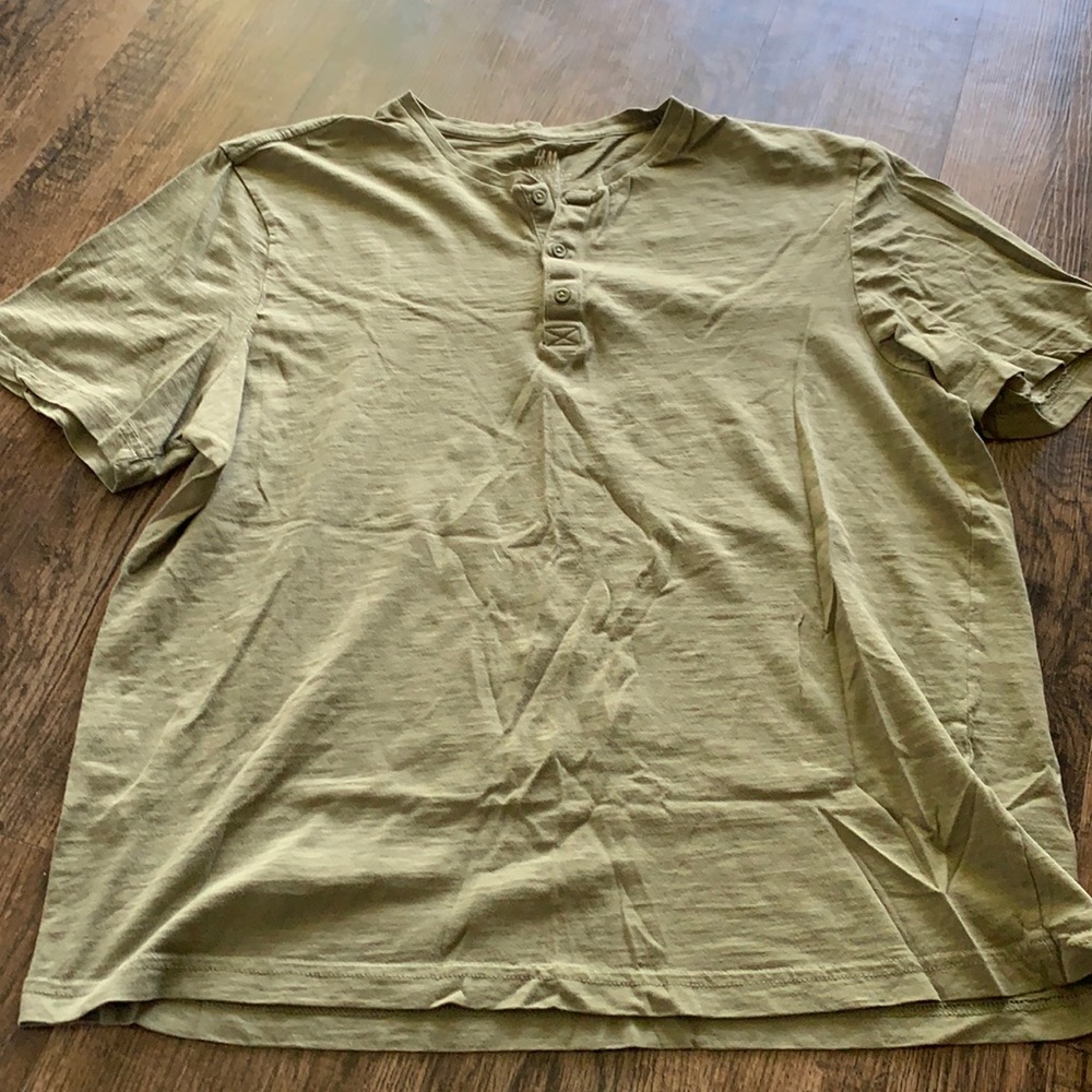 H&M quarter button tee